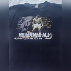 Muhammad Ali Men's T-Shirt. Size Large.  Short Sleeves.